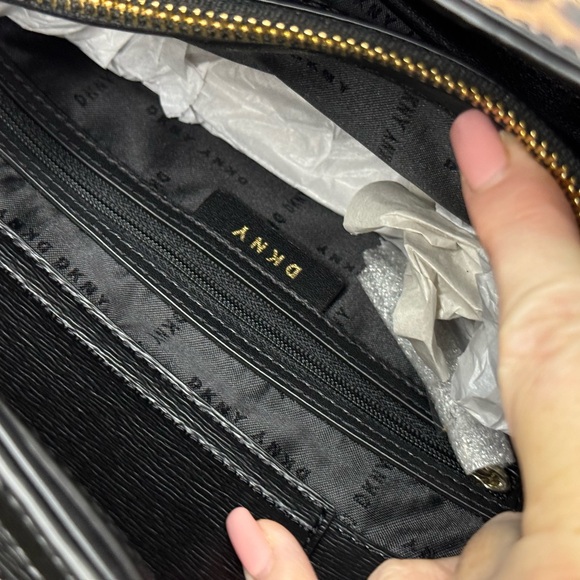 NWT DKNY leopard print bucket bag - Picture 6 of 11